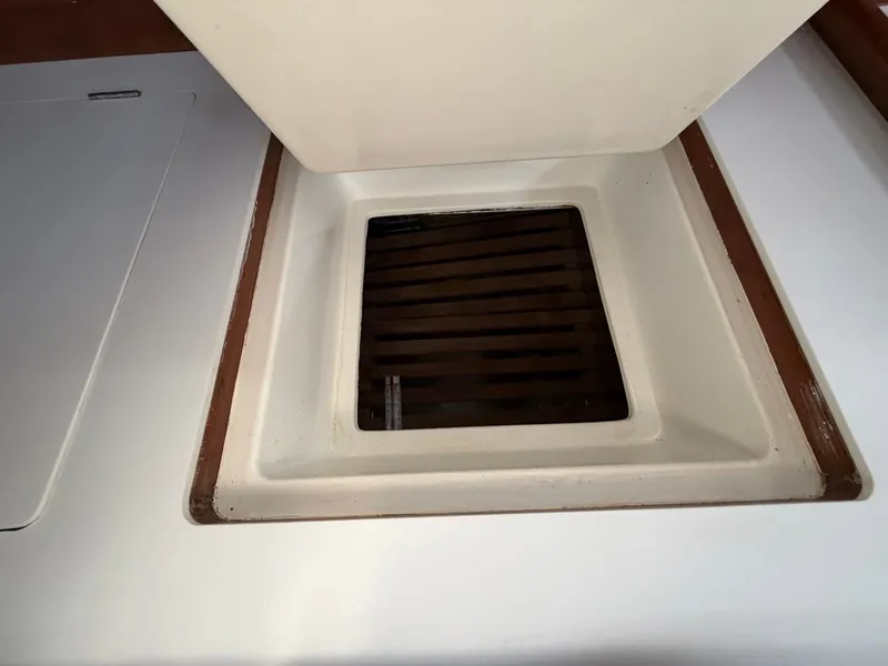 Slide: The Image of Tayana 48 CC 1995 - 36