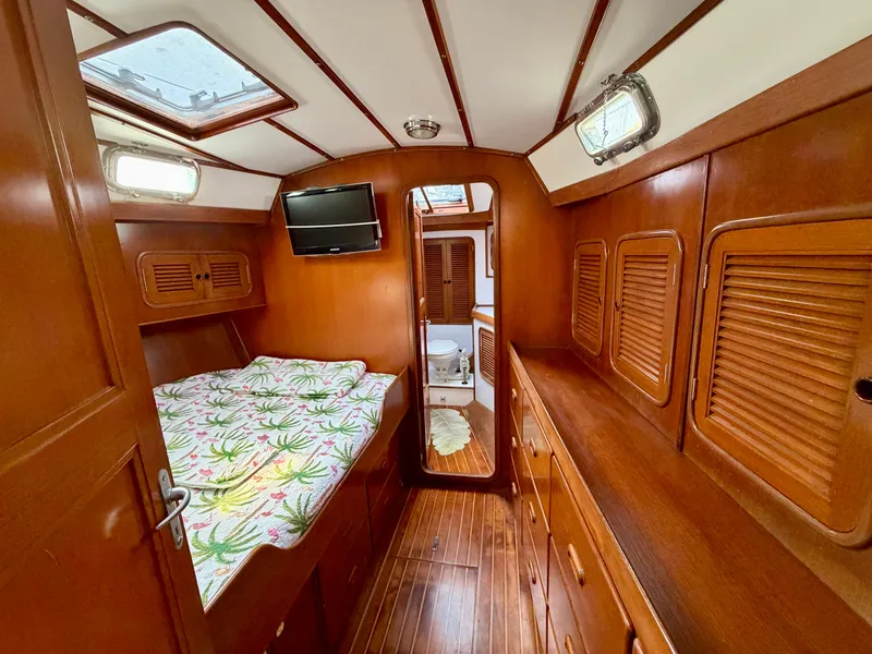 Slide: The Image of Tayana 48 CC 1995 - 64