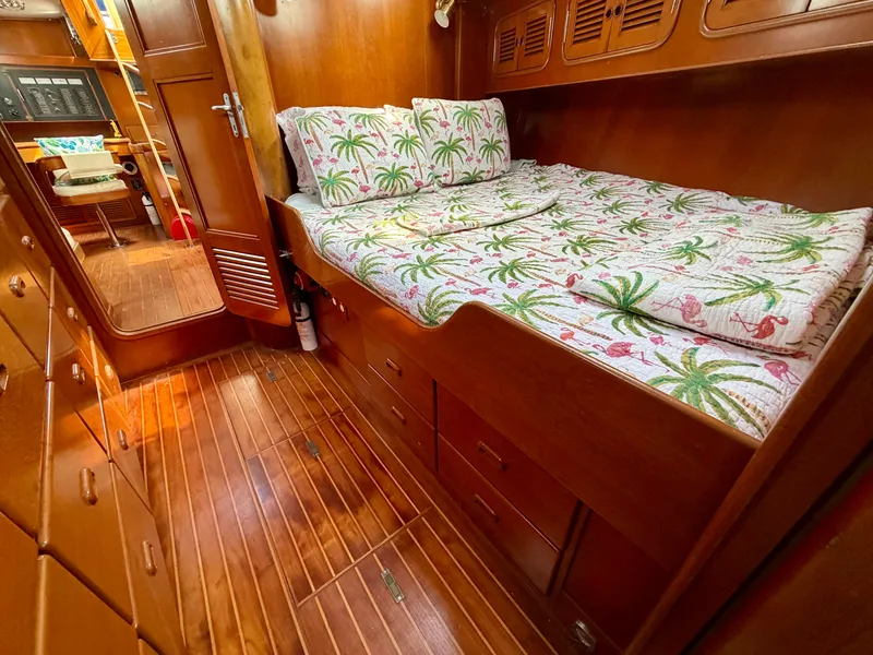 Slide: The Image of Tayana 48 CC 1995 - 70