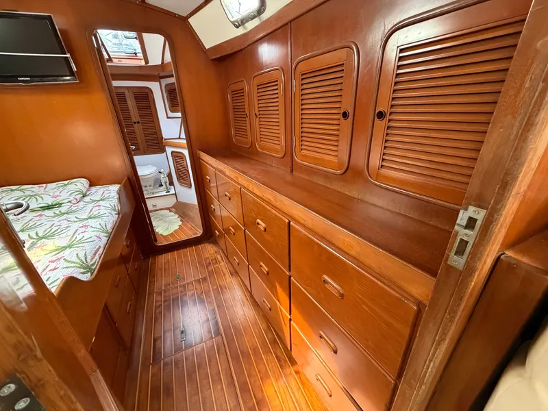 Slide: The Image of Tayana 48 CC 1995 - 84