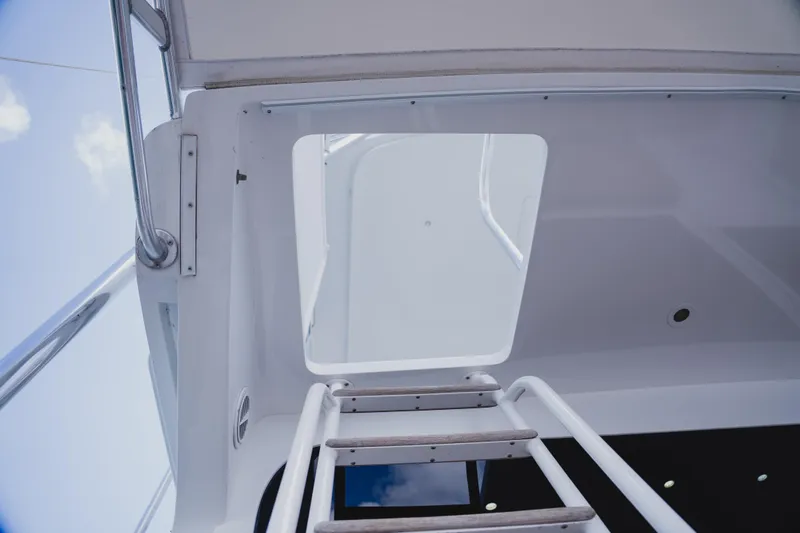 Slide: The Image of Ladder leading to upper deck of 1999 Viking 58 Convertible yacht. - 21