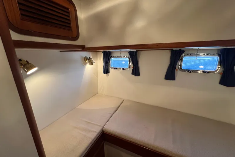 Slide: The Image of Xantrex control panel on 1989 Hans Christian INDEPENDENCE 45 TRAWLER, displaying system status. - 131