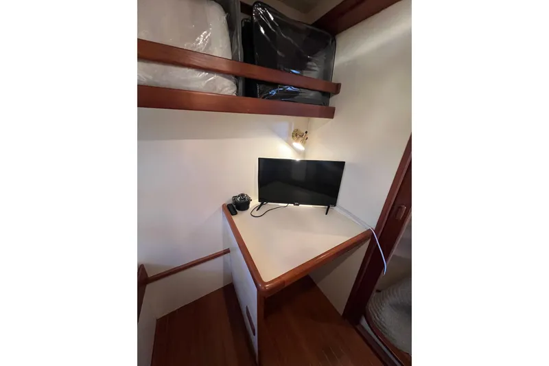 Slide: The Image of Fan speed control and temperature gauge on 1989 Hans Christian INDEPENDENCE 45 TRAWLER. - 133