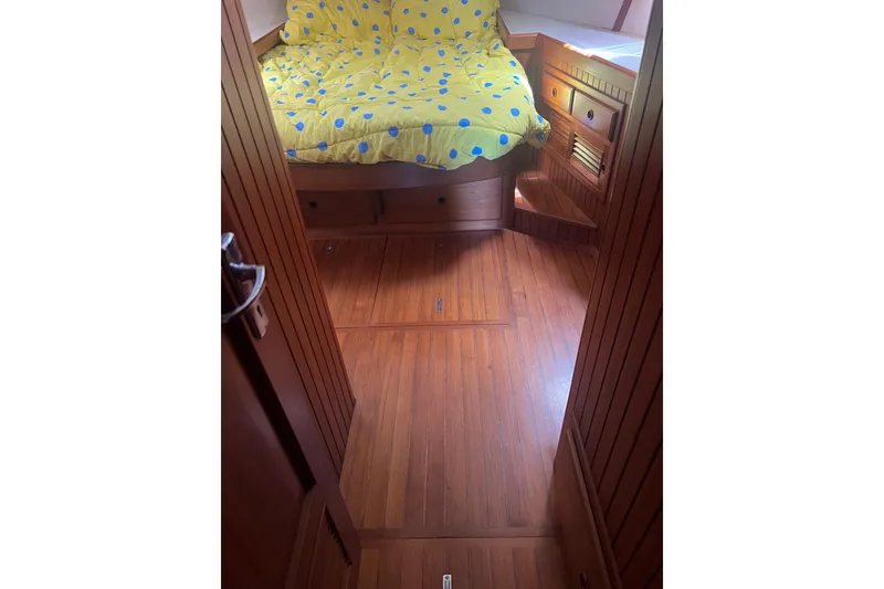 Slide: The Image of Engine room of 1989 Hans Christian INDEPENDENCE 45 TRAWLER with Lunaire Marine equipment. - 142