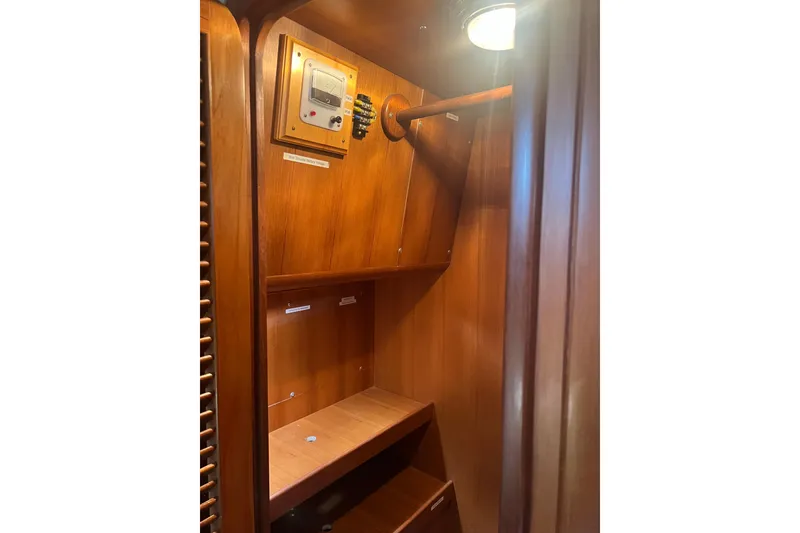 Slide: The Image of Engine compartment of 1989 Hans Christian INDEPENDENCE 45 TRAWLER with NAPA oil filter. - 150