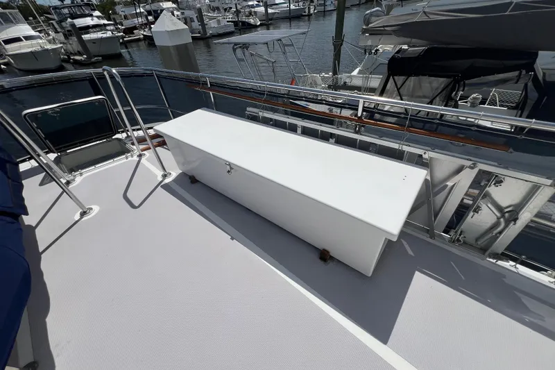 Slide: The Image of Engine room of 1989 Hans Christian INDEPENDENCE 45 TRAWLER with hydraulic and mechanical components. - 46