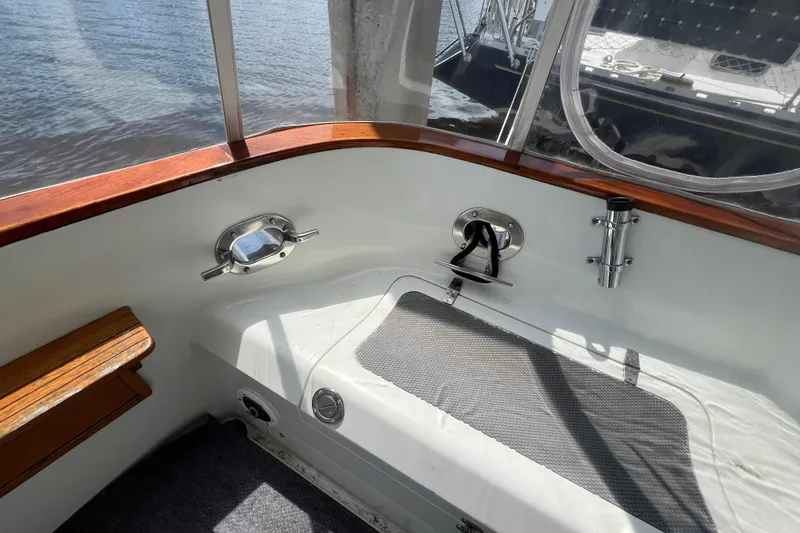 Slide: The Image of Interior of 1989 Hans Christian INDEPENDENCE 45 TRAWLER with cozy seating and elegant lamps. - 53