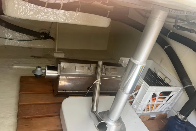 Slide: The Image of Galley kitchen in 1989 Hans Christian INDEPENDENCE 45 TRAWLER with dual sinks and stove. - 63