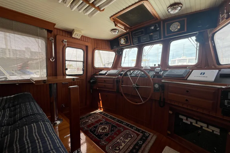 Slide: The Image of Radar display on 1989 Hans Christian INDEPENDENCE 45 TRAWLER, showing navigation data. - 91