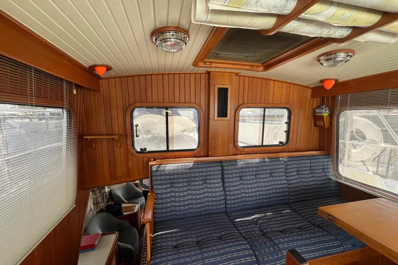 Slide: The Image of Depth gauge display on 1989 Hans Christian INDEPENDENCE 45 TRAWLER, showing 3.3 feet. - 96