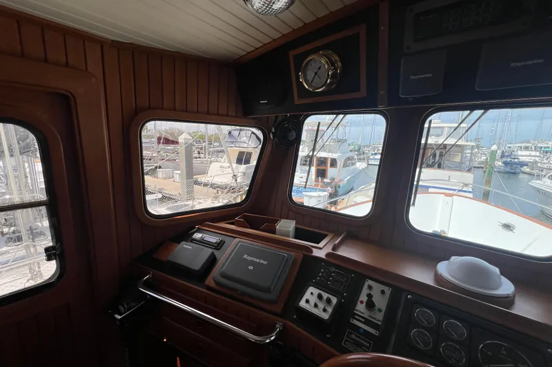 Slide: The Image of Raytheon GPS and Pioneer stereo on 1989 Hans Christian INDEPENDENCE 45 TRAWLER. - 97