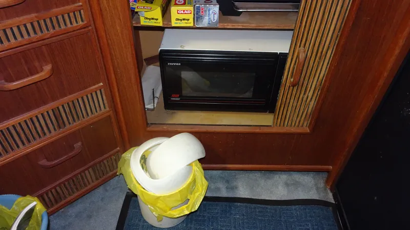 Slide: The Image of Kitchen area on a 1987 Sea Ray 340 Sundancer boat. - 20