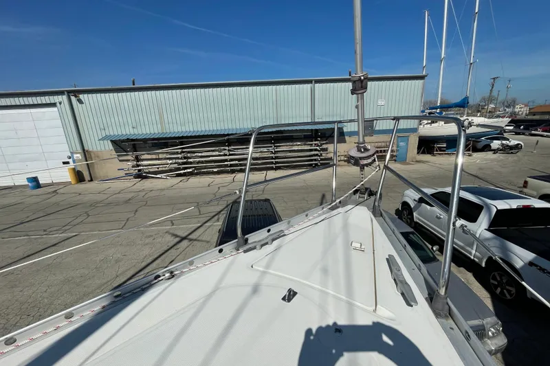 Slide: The Image of Bow view of a 1988 Beneteau Oceanis 350 sailboat in a marina. - 13