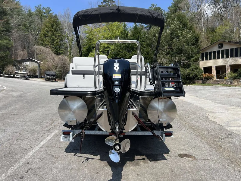 Slide: The Image of Harris Cruiser 210 2026 - 10