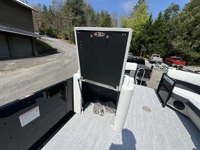 Slide: The Image of Harris Cruiser 210 2026 - 12