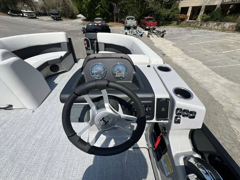 Slide: The Image of Harris Cruiser 210 2026 - 19