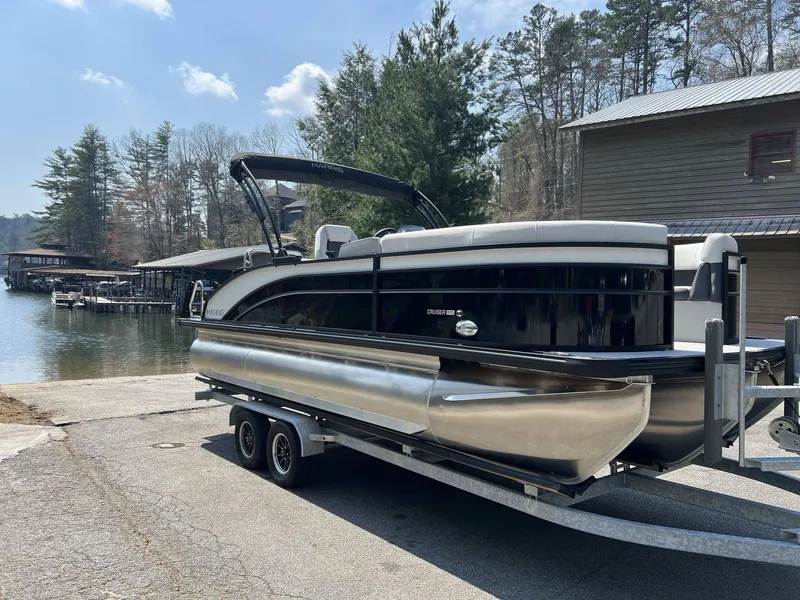 Slide: The Image of Harris Cruiser 210 2026 - 2