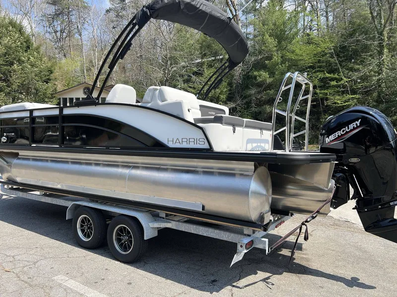 Slide: The Image of Harris Cruiser 210 2026 - 20