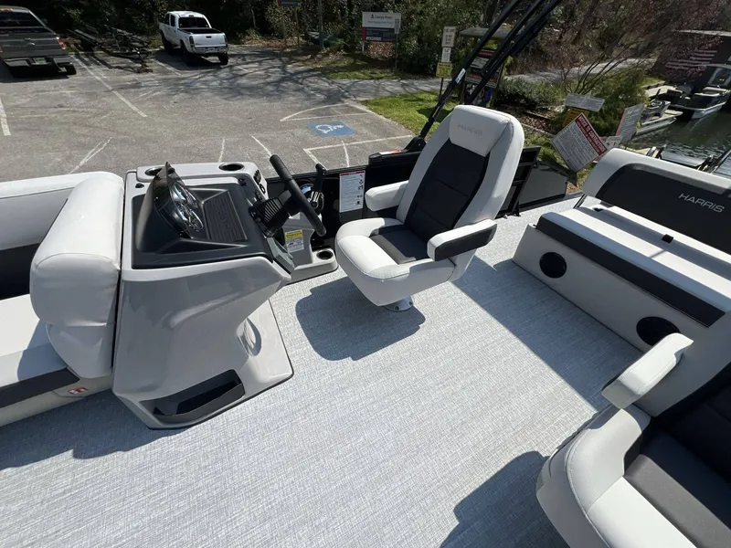 Slide: The Image of Harris Cruiser 210 2026 - 21