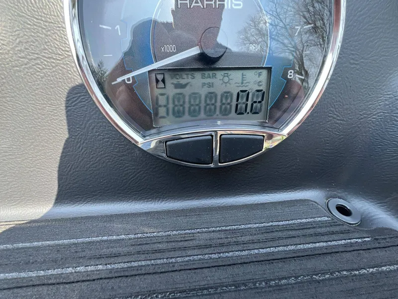 Slide: The Image of Harris Cruiser 210 2026 - 23