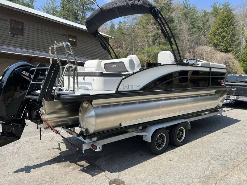 Slide: The Image of Harris Cruiser 210 2026 - 5