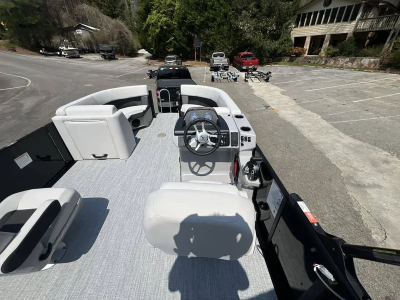 Slide: The Image of Harris Cruiser 210 2026 - 7