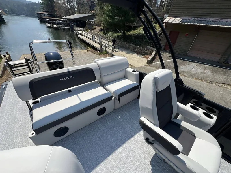 Slide: The Image of Harris Cruiser 210 2026 - 8