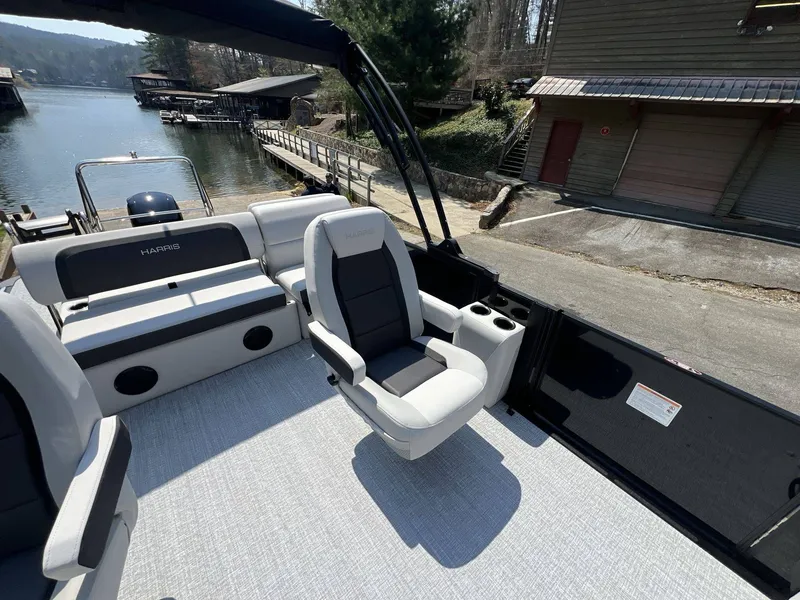 Slide: The Image of Harris Cruiser 210 2026 - 9