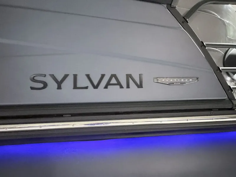 Slide: The Image of Sylvan G5 CLZ DH Arch Tritoon 2026 with blue LED lighting. - 9