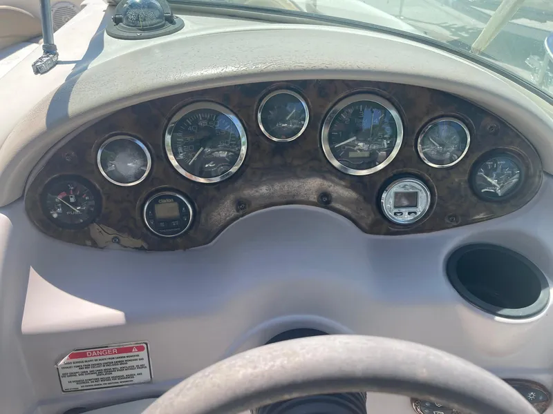 The Image of Sea Ray Sundeck 200 2003 - 0