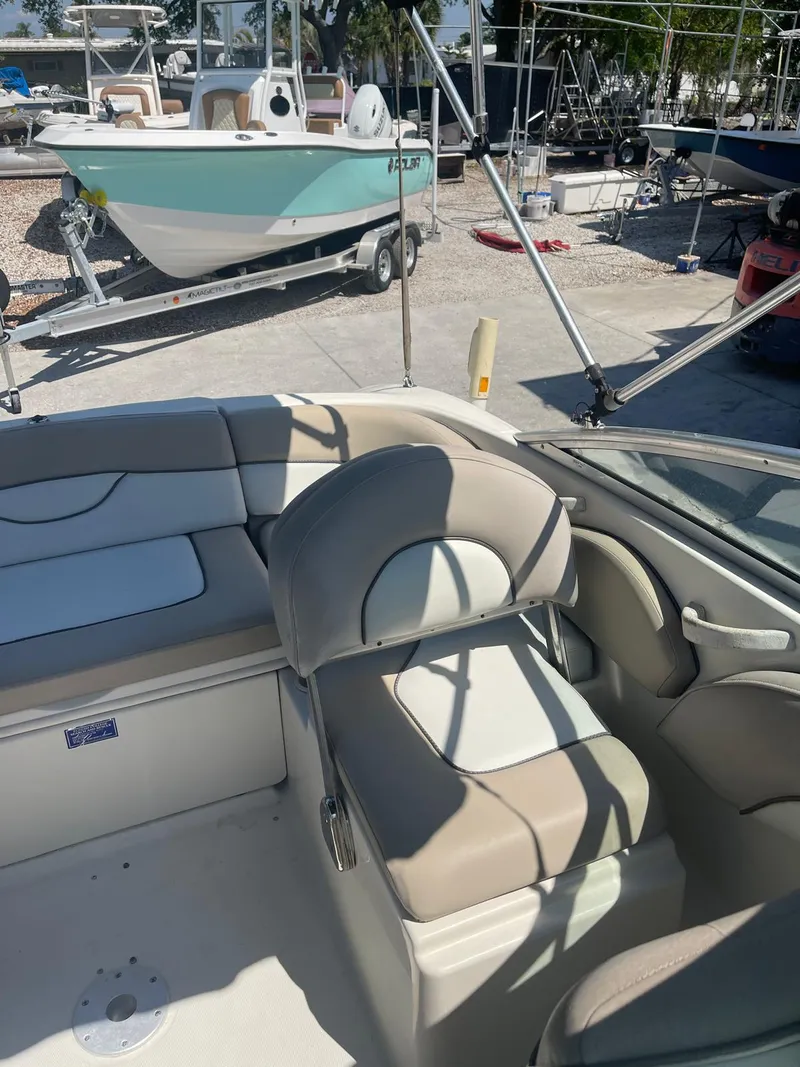 Slide: The Image of Sea Ray Sundeck 200 2003 - 3
