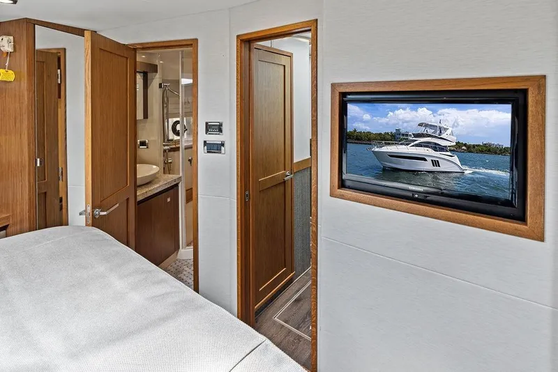 Slide: The Image of Luxurious interior of 2017 Sea Ray Fly 510 yacht with modern amenities. - 25