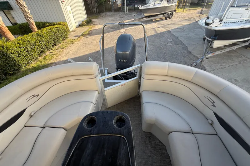 Slide: The Image of 2016 Bennington 22 SX pontoon boat interior with seating and outboard motor. - 38