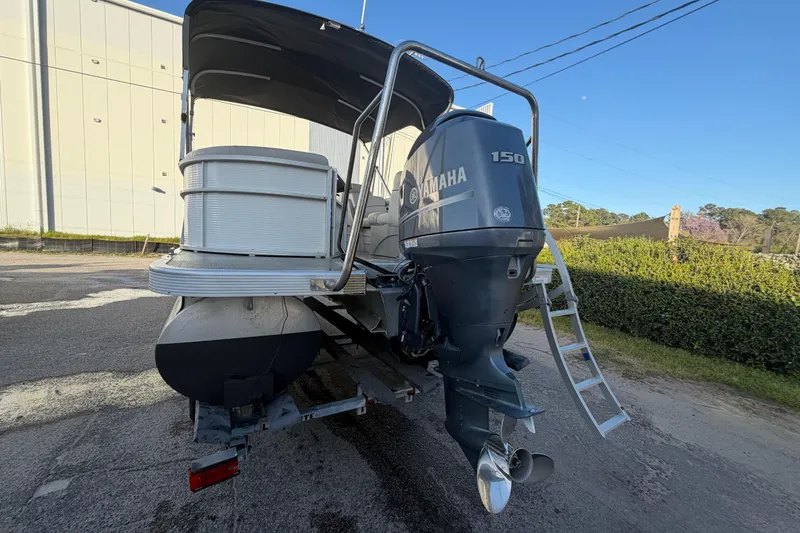 Slide: The Image of 2016 Bennington 22 SX pontoon boat with Yamaha 150 outboard motor on trailer. - 7