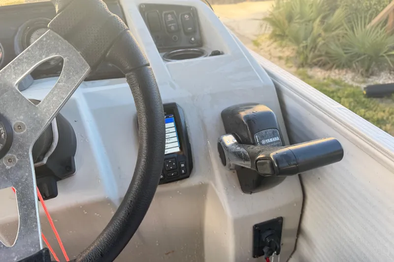 Slide: The Image of Steering console of a 2016 Bennington 22 SX boat with Yamaha throttle control. - 71