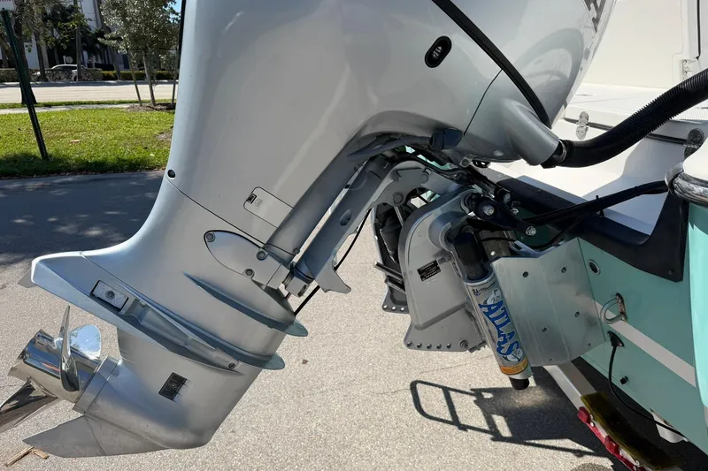 Slide: The Image of Outboard motor on a 2018 Epic 22SC boat, showcasing propeller and hydraulic system. - 10