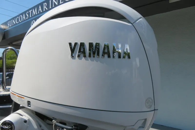 Slide: The Image of Yamaha outboard motor on 2026 Avalon Catalina Quad Lounge Shift boat. - 27