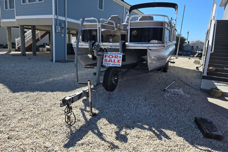 Slide: The Image of 2013 Bennington 2574 GL pontoon boat for sale on trailer, parked on gravel. - 35