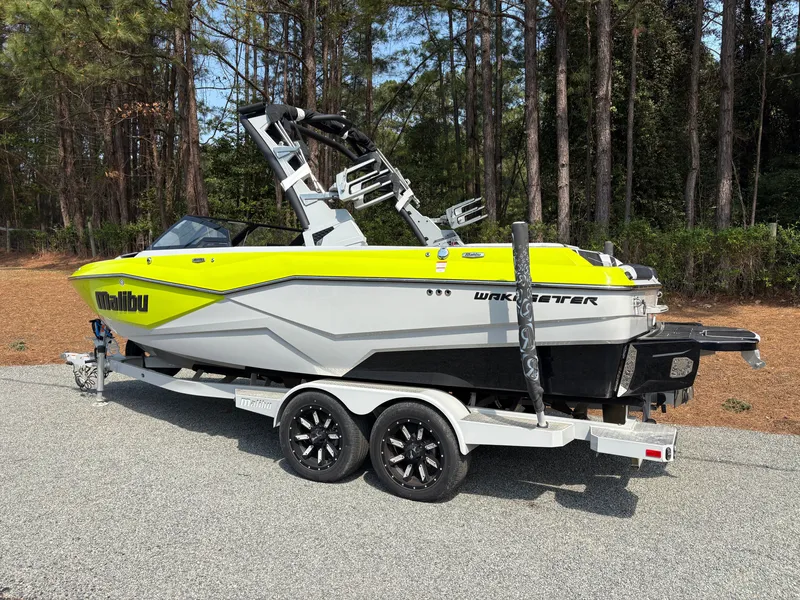 Slide: The Image of Malibu Wakesetter 22 LSV 2023 - 3