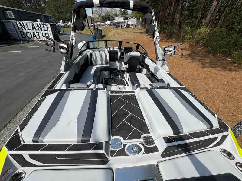 Slide: The Image of Malibu Wakesetter 22 LSV 2023 - 5