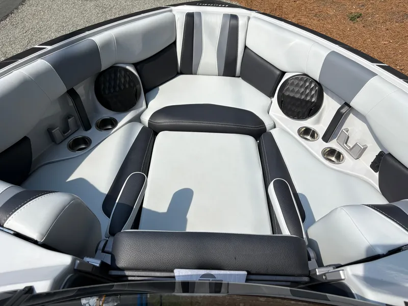 Slide: The Image of Malibu Wakesetter 22 LSV 2023 - 9