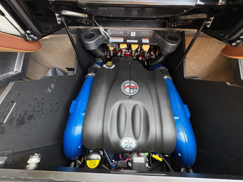 Slide: The Image of MasterCraft X24 2024 - 14