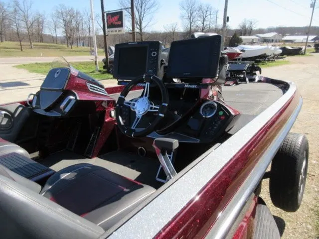 Slide: The Image of Ranger Z520C / Evinrude 250 / Warranty / Locators / Troll 2015 - 9