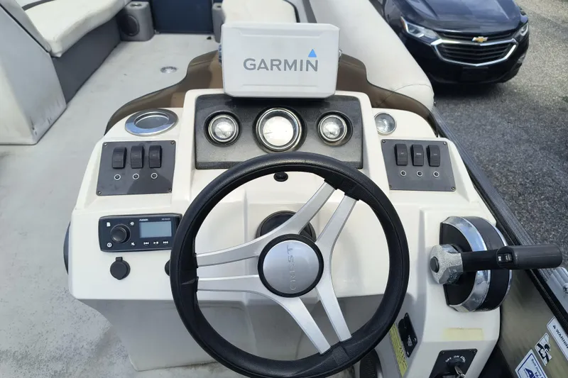Slide: The Image of Steering console of 2018 Crest I Fish 220 C4 boat with Garmin navigation system. - 8