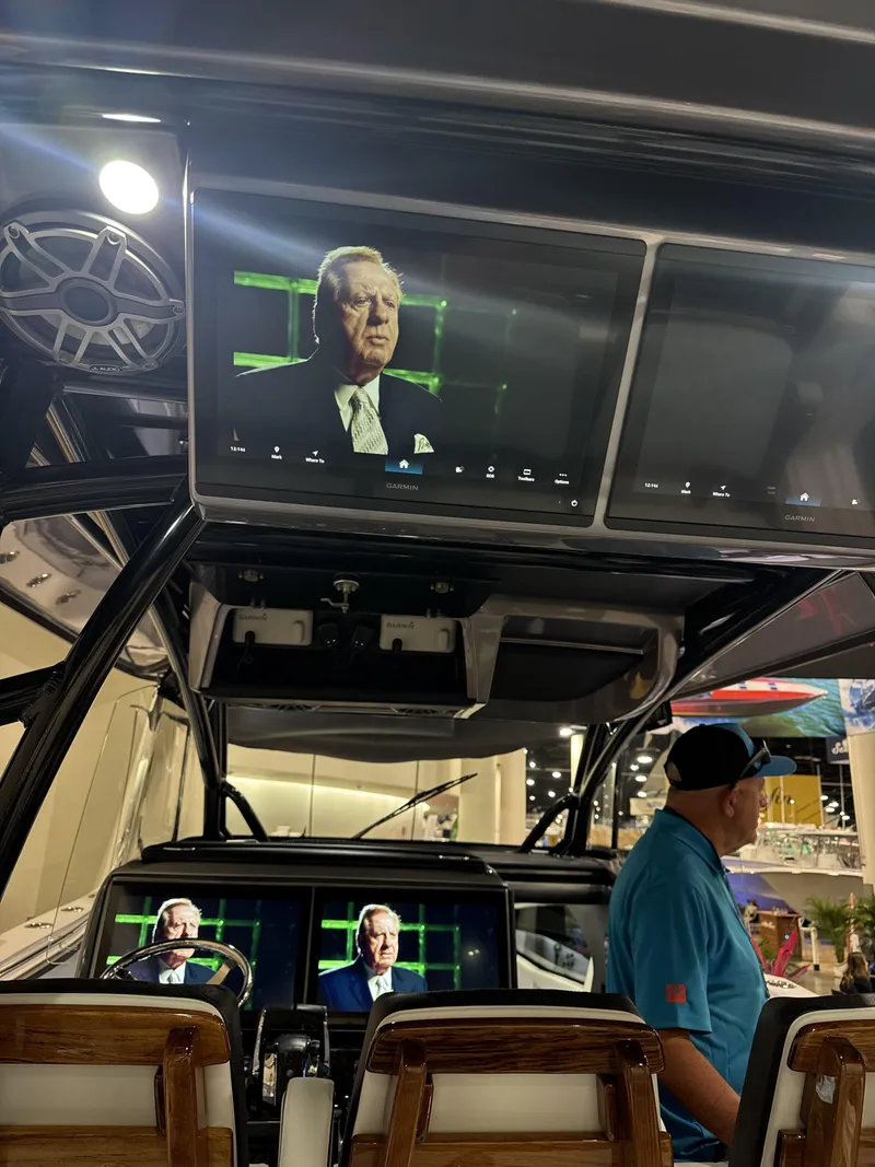 Slide: The Image of Nor-Tech 452 Super Fish 2026 - 14