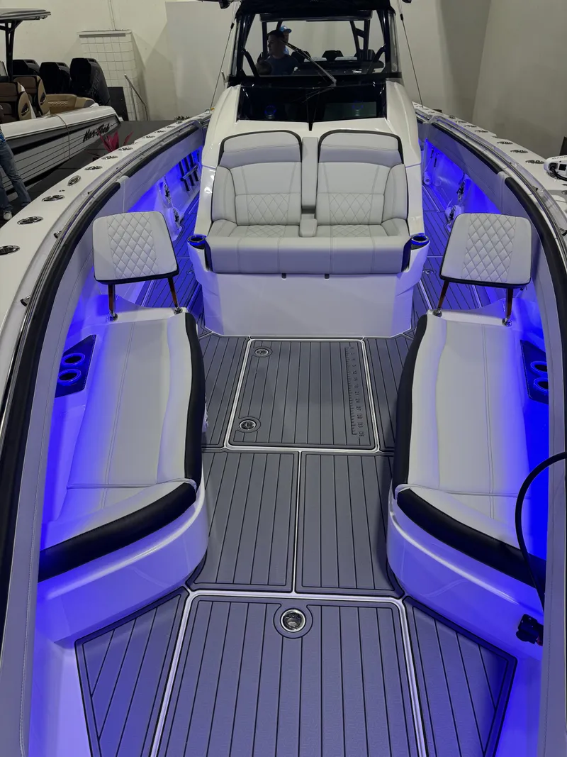 Slide: The Image of Nor-Tech 452 Super Fish 2026 - 18