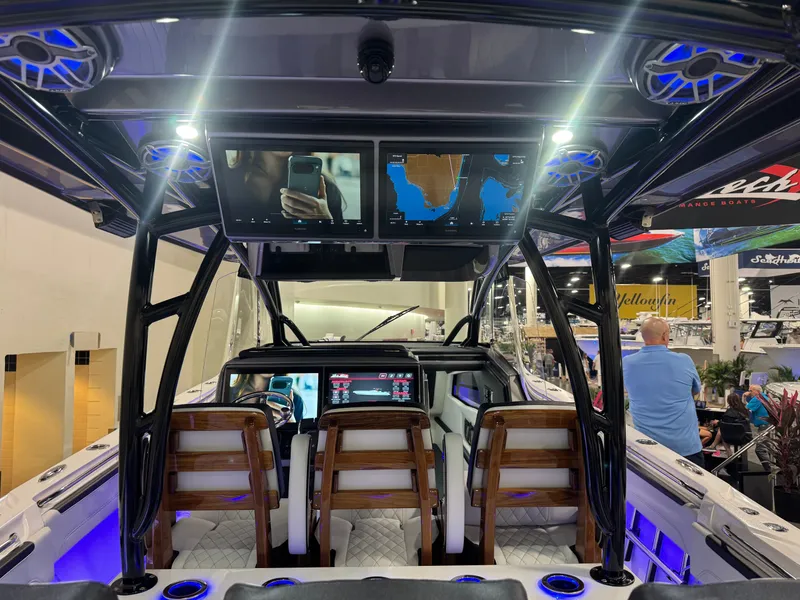 Slide: The Image of Nor-Tech 452 Super Fish 2026 - 30