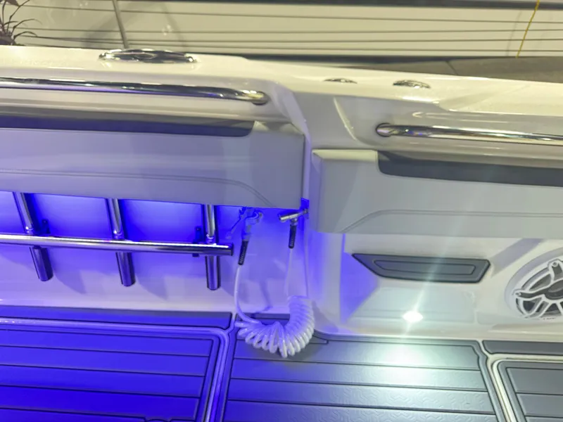 Slide: The Image of Nor-Tech 452 Super Fish 2026 - 32