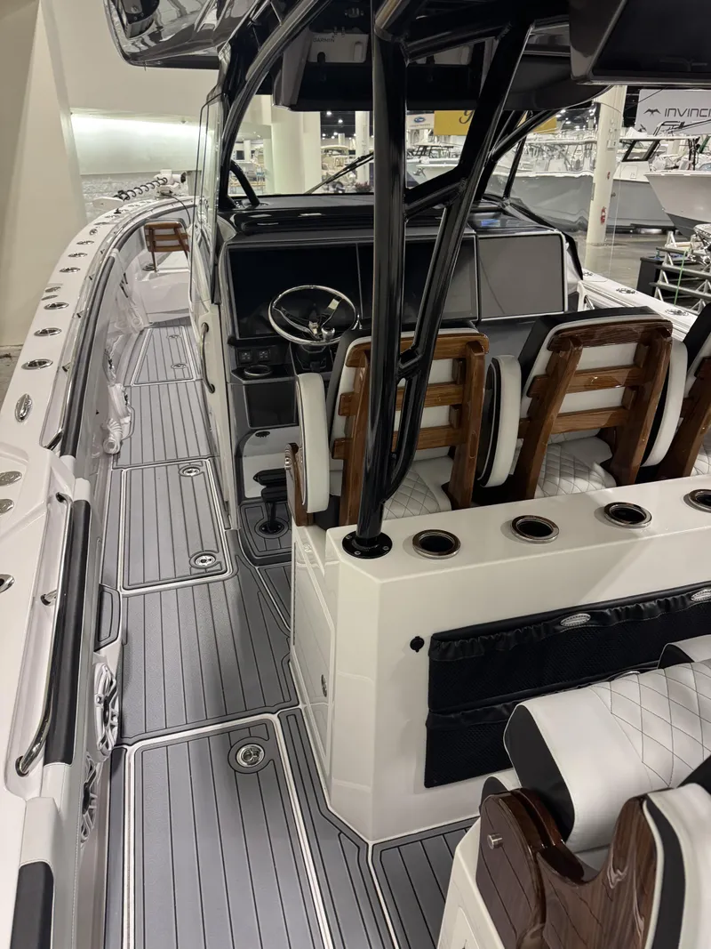 Slide: The Image of Nor-Tech 452 Super Fish 2026 - 34