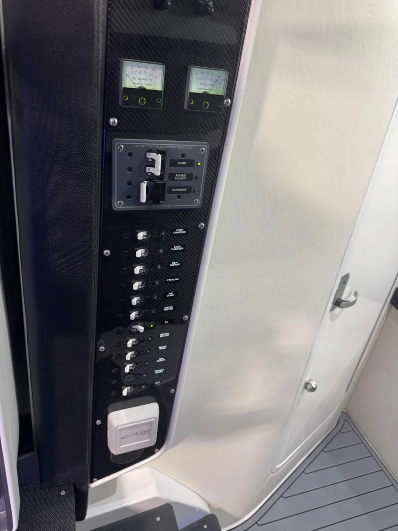 Slide: The Image of Nor-Tech 452 Super Fish 2026 - 9